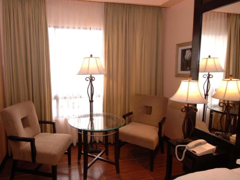 Planta Centro Bacolod Hotel & Residences Extérieur photo