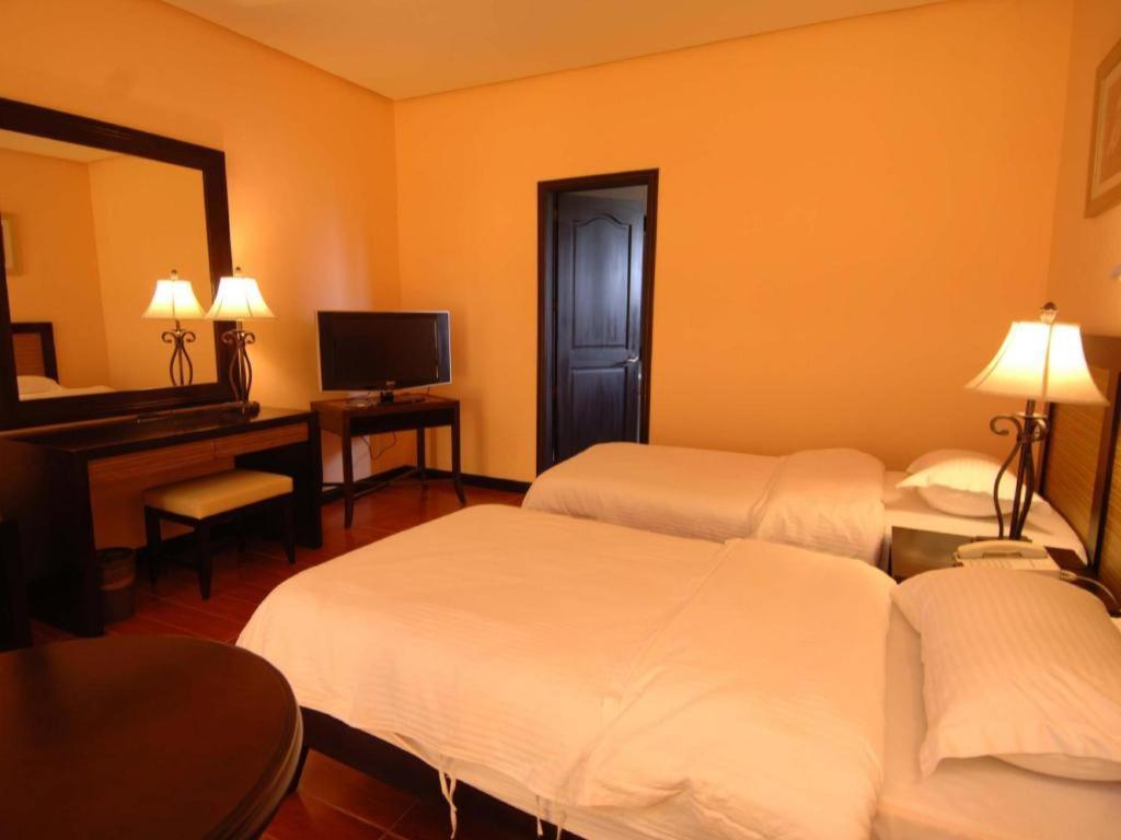 Planta Centro Bacolod Hotel & Residences Extérieur photo