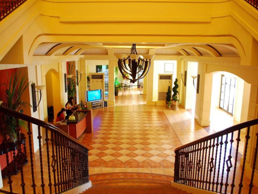 Planta Centro Bacolod Hotel & Residences Extérieur photo