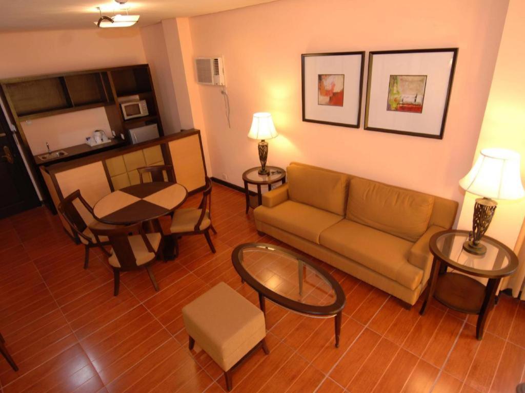 Planta Centro Bacolod Hotel & Residences Extérieur photo