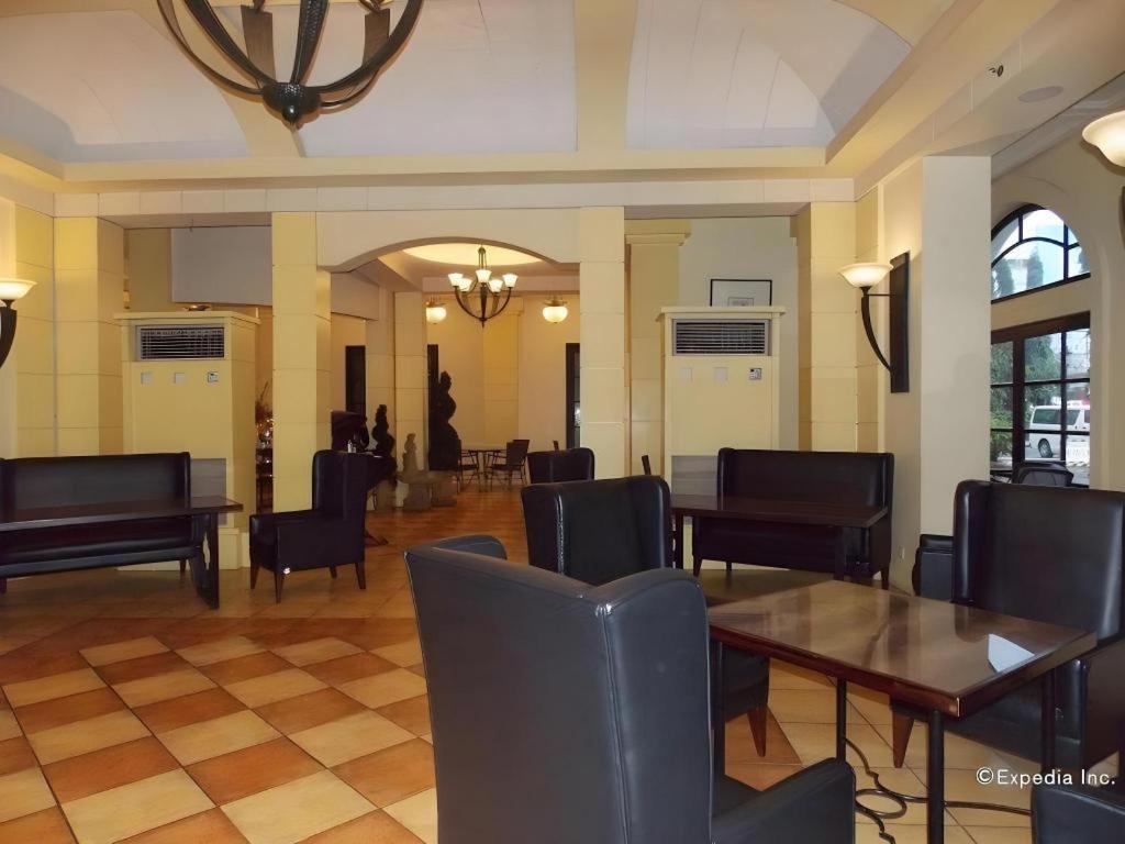 Planta Centro Bacolod Hotel & Residences Extérieur photo