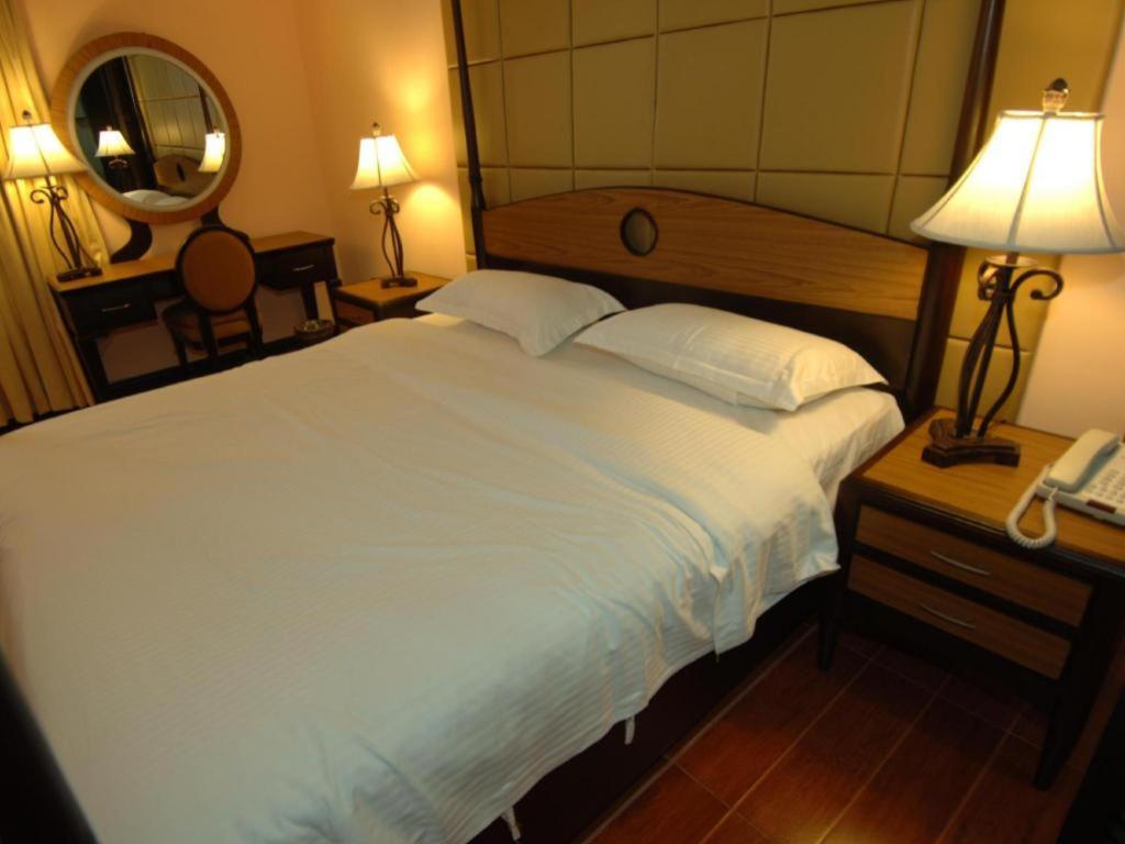 Planta Centro Bacolod Hotel & Residences Extérieur photo