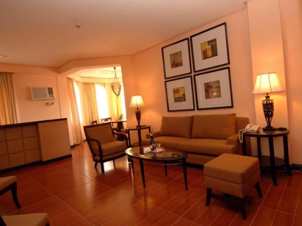 Planta Centro Bacolod Hotel & Residences Extérieur photo