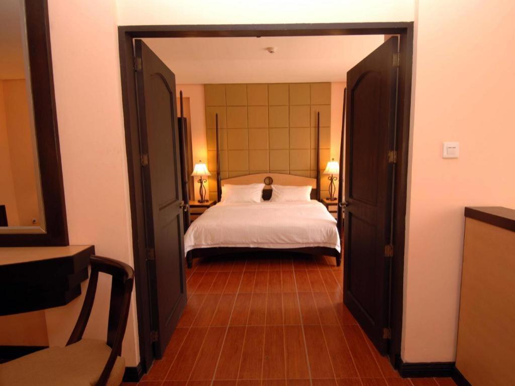 Planta Centro Bacolod Hotel & Residences Extérieur photo
