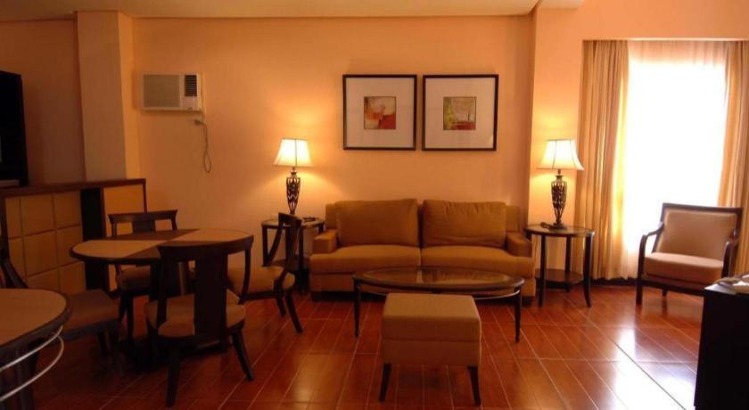 Planta Centro Bacolod Hotel & Residences Extérieur photo