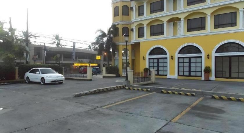Planta Centro Bacolod Hotel & Residences Extérieur photo