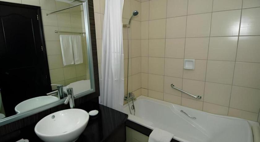 Planta Centro Bacolod Hotel & Residences Extérieur photo