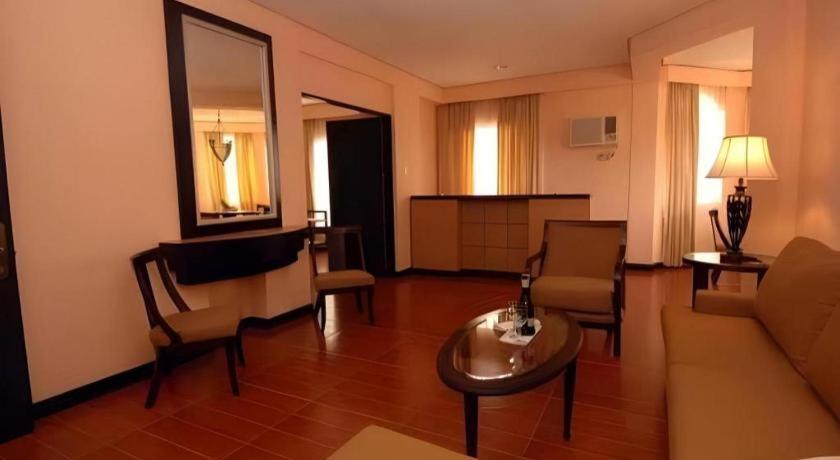 Planta Centro Bacolod Hotel & Residences Extérieur photo