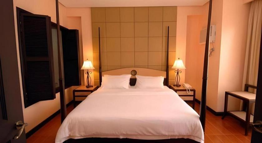 Planta Centro Bacolod Hotel & Residences Extérieur photo