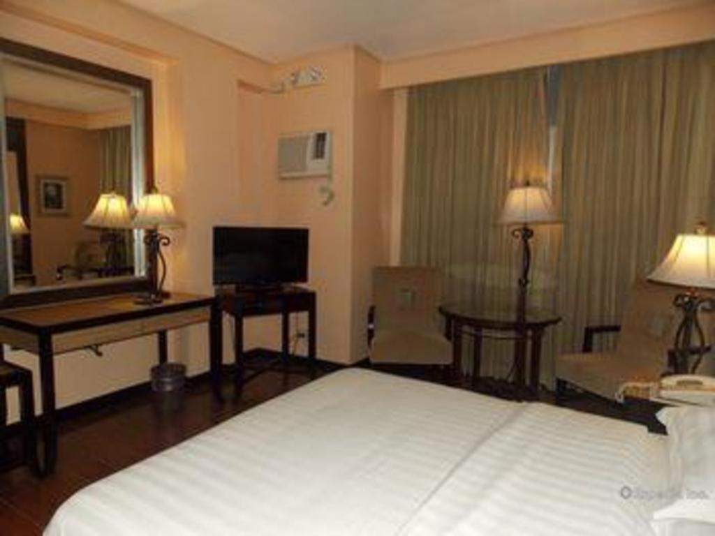 Planta Centro Bacolod Hotel & Residences Extérieur photo