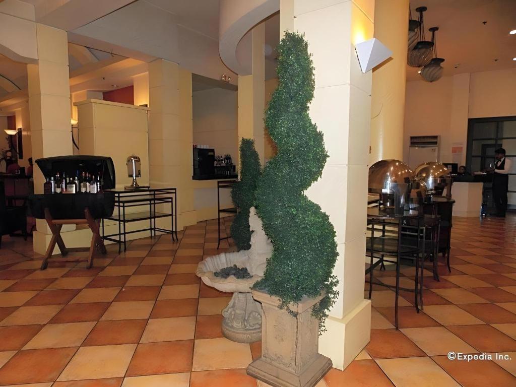Planta Centro Bacolod Hotel & Residences Extérieur photo