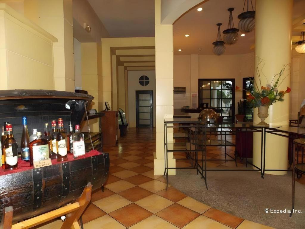 Planta Centro Bacolod Hotel & Residences Extérieur photo