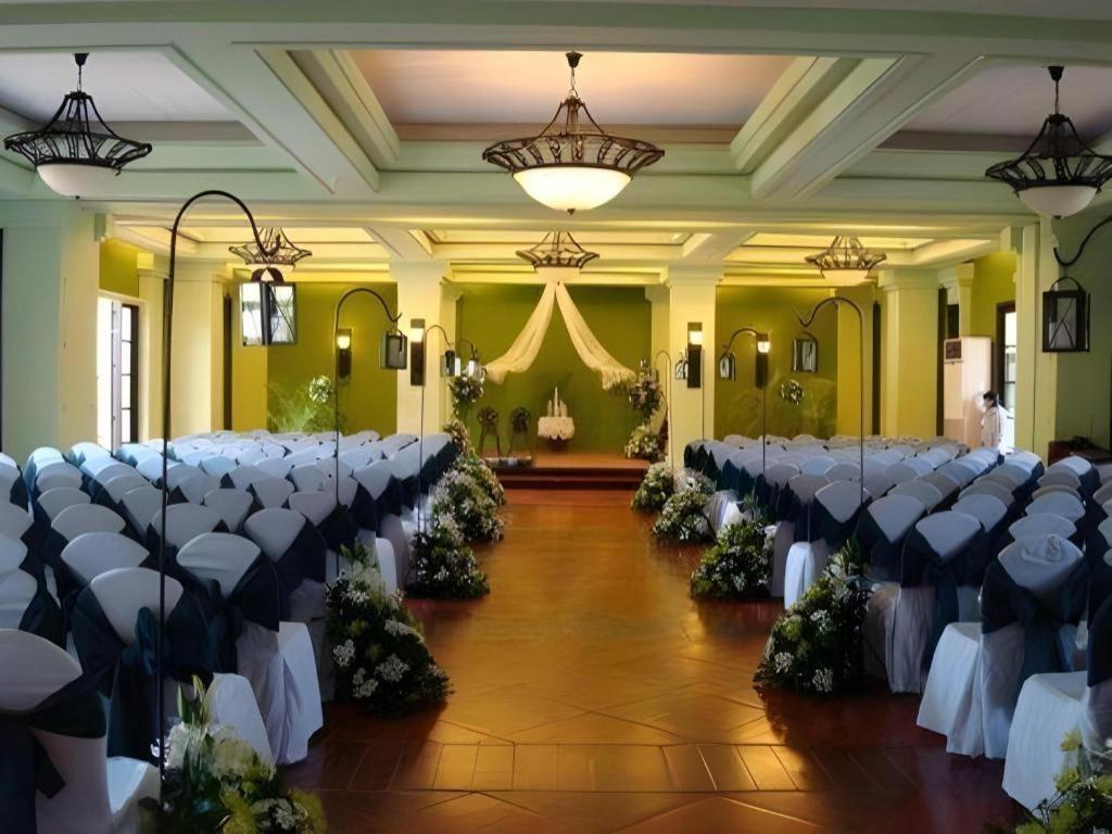 Planta Centro Bacolod Hotel & Residences Extérieur photo